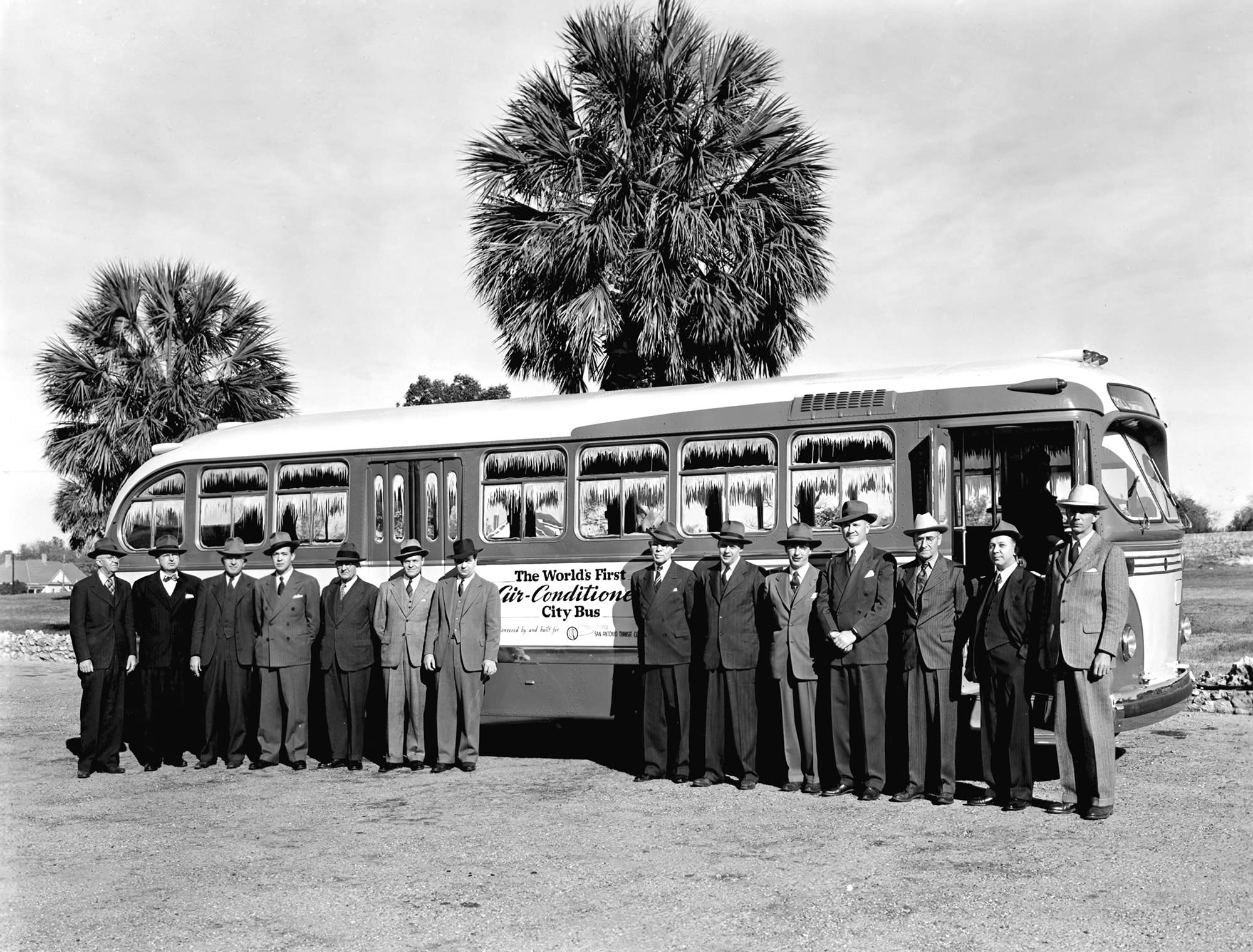 1937-worlds-first-air-conditioned-bus-santafe