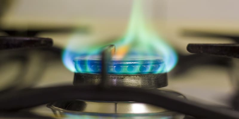 stay-safe-with-carbon-monoxide-gas carbon monoxide gas from stove in home with carbon monoxide detector