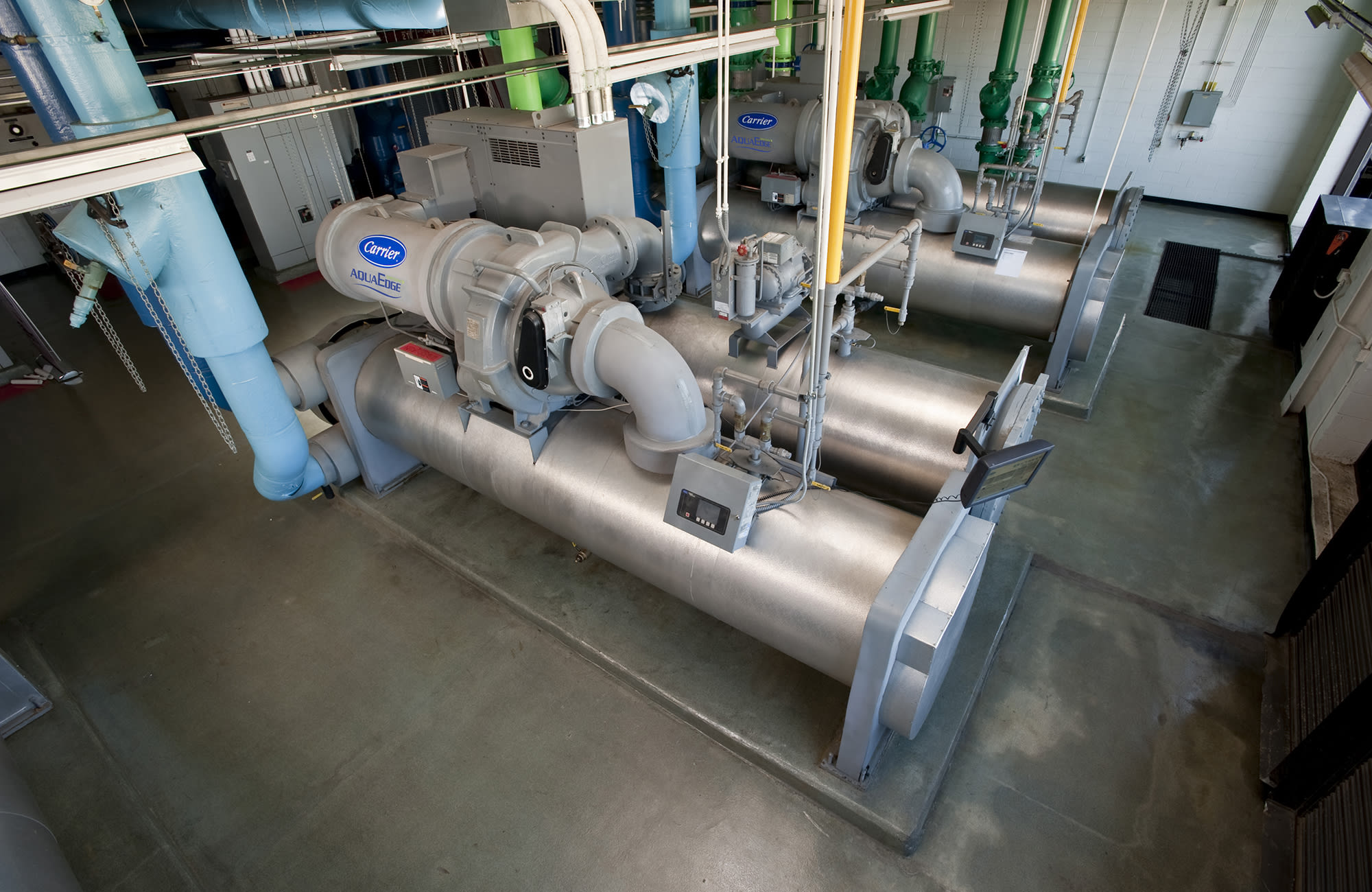 carrier-charlotte-leed-factory-19r-chillers
