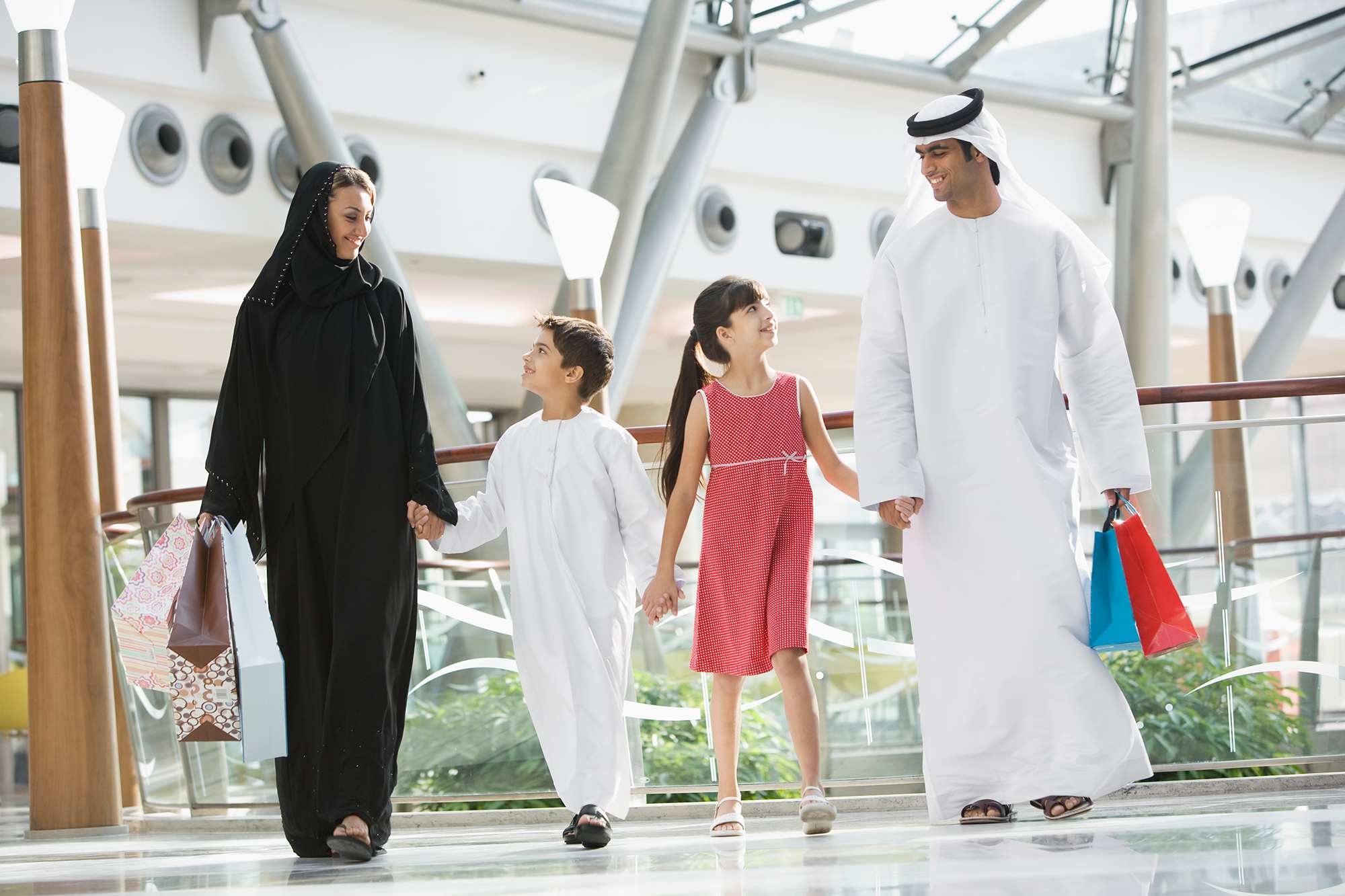 happy-family-at-mall