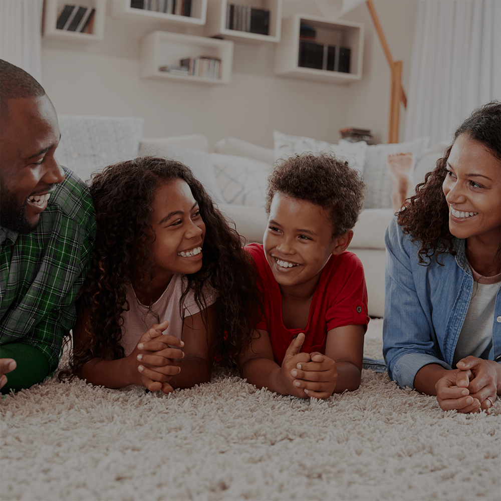 happy-family-in-living-room-mb