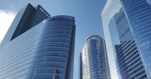 carrier-video-screenshot-carrier-in-the-city-event-la-Defense_sm