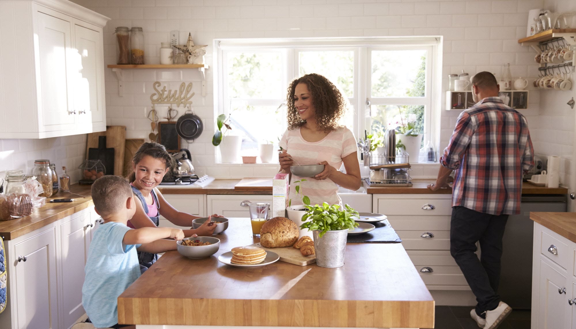 happy-family-in-kitchen