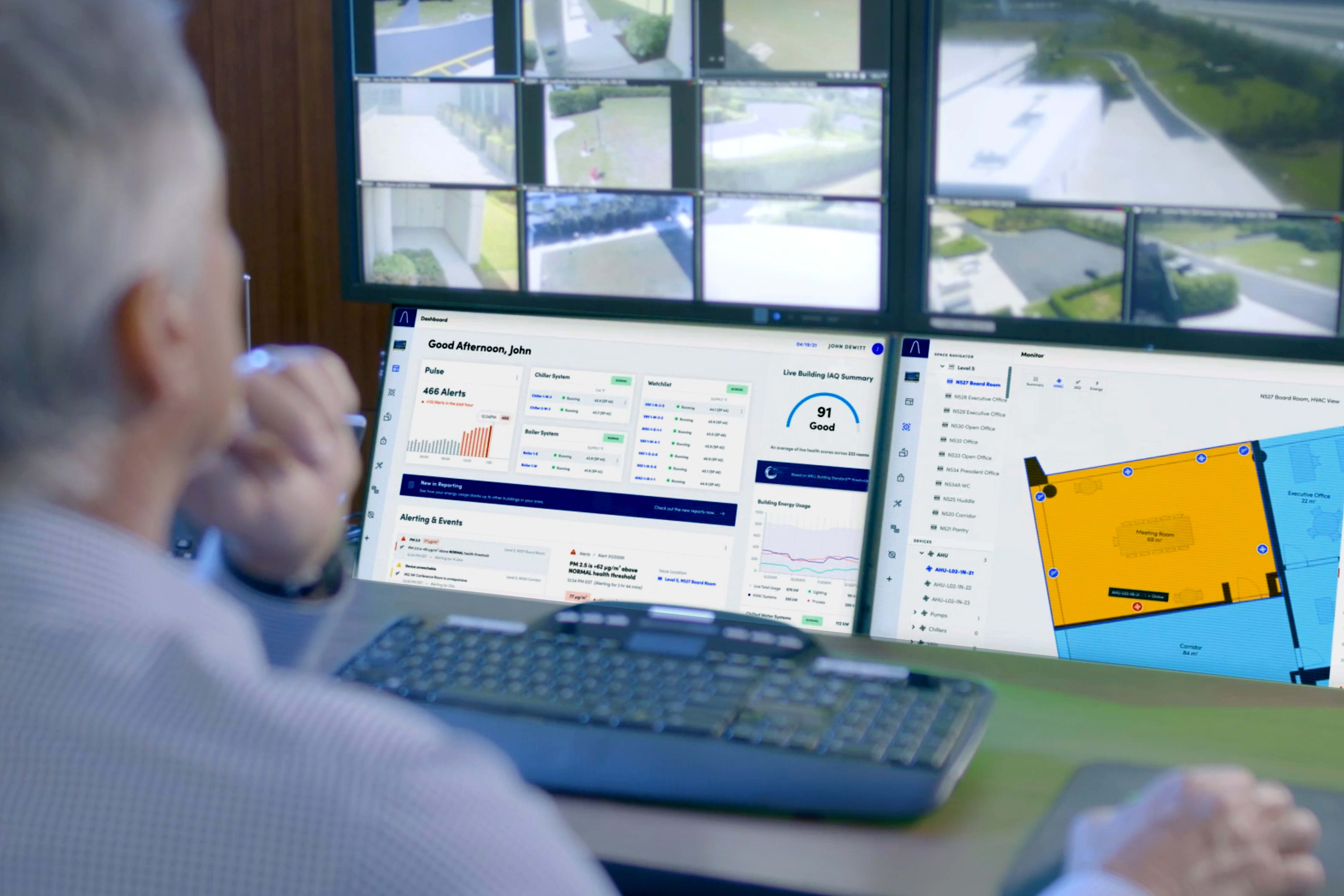 facility-manager-monitoring-building-with-Abound-3x2