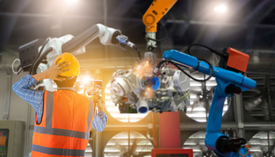 industry-worker-tablet-1168x666