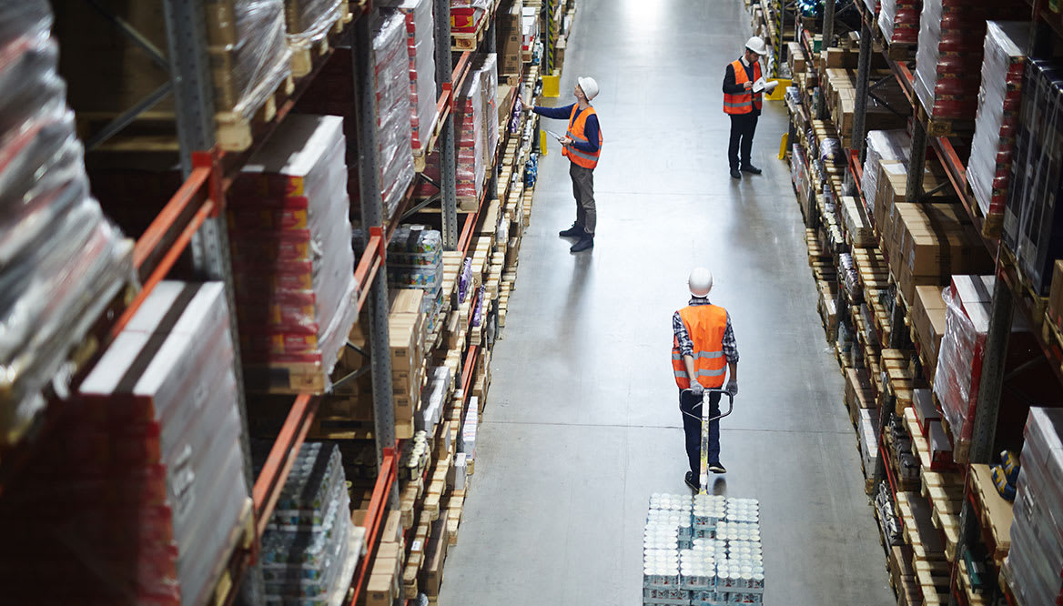 warehouse-workers-584x333