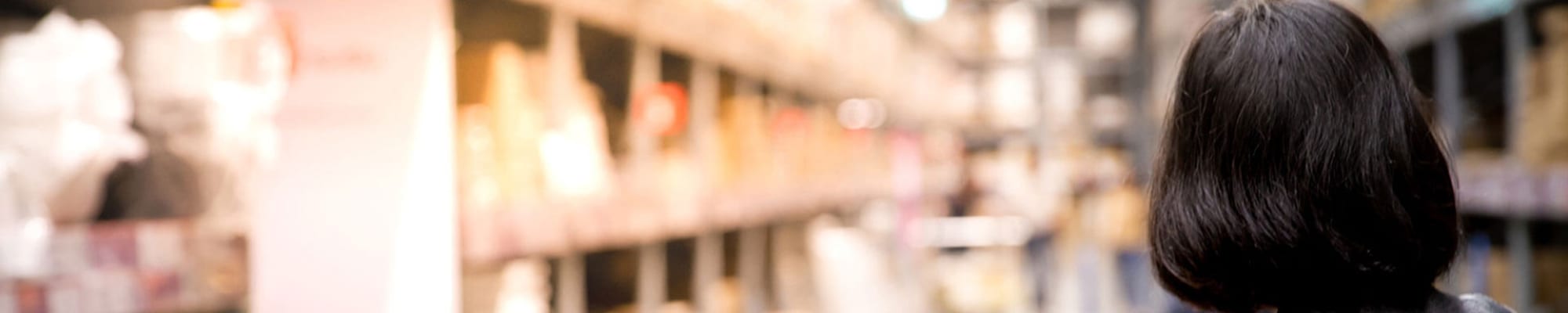 woman-shopping-at-supermarket
