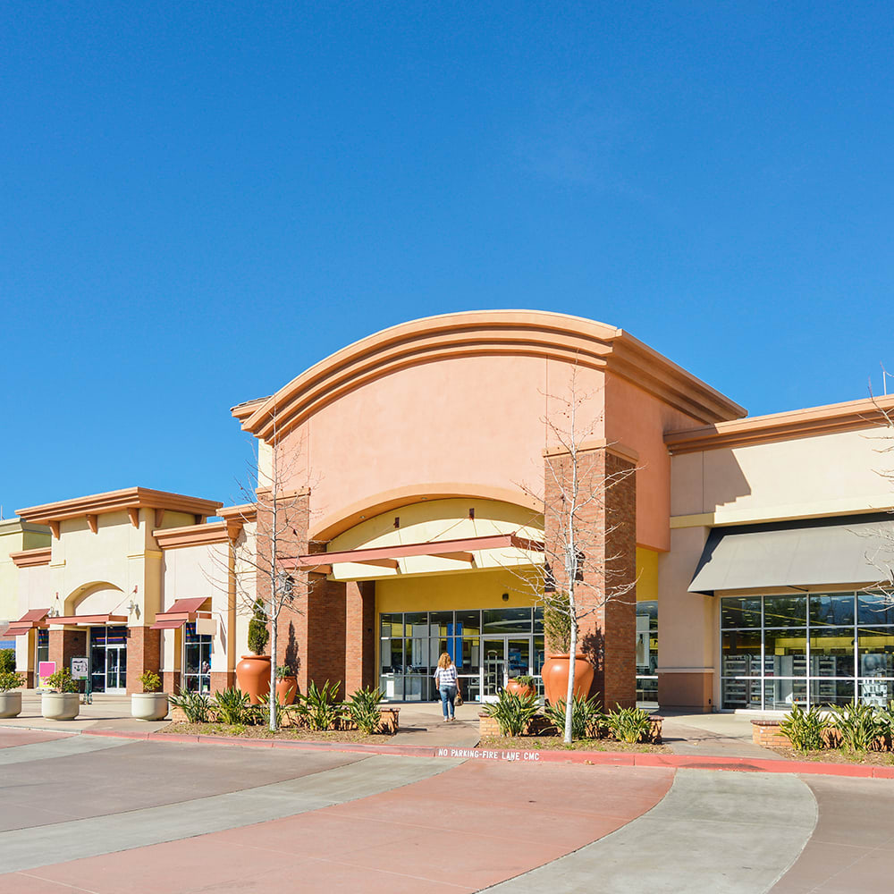 retail-store-exterior-1x1