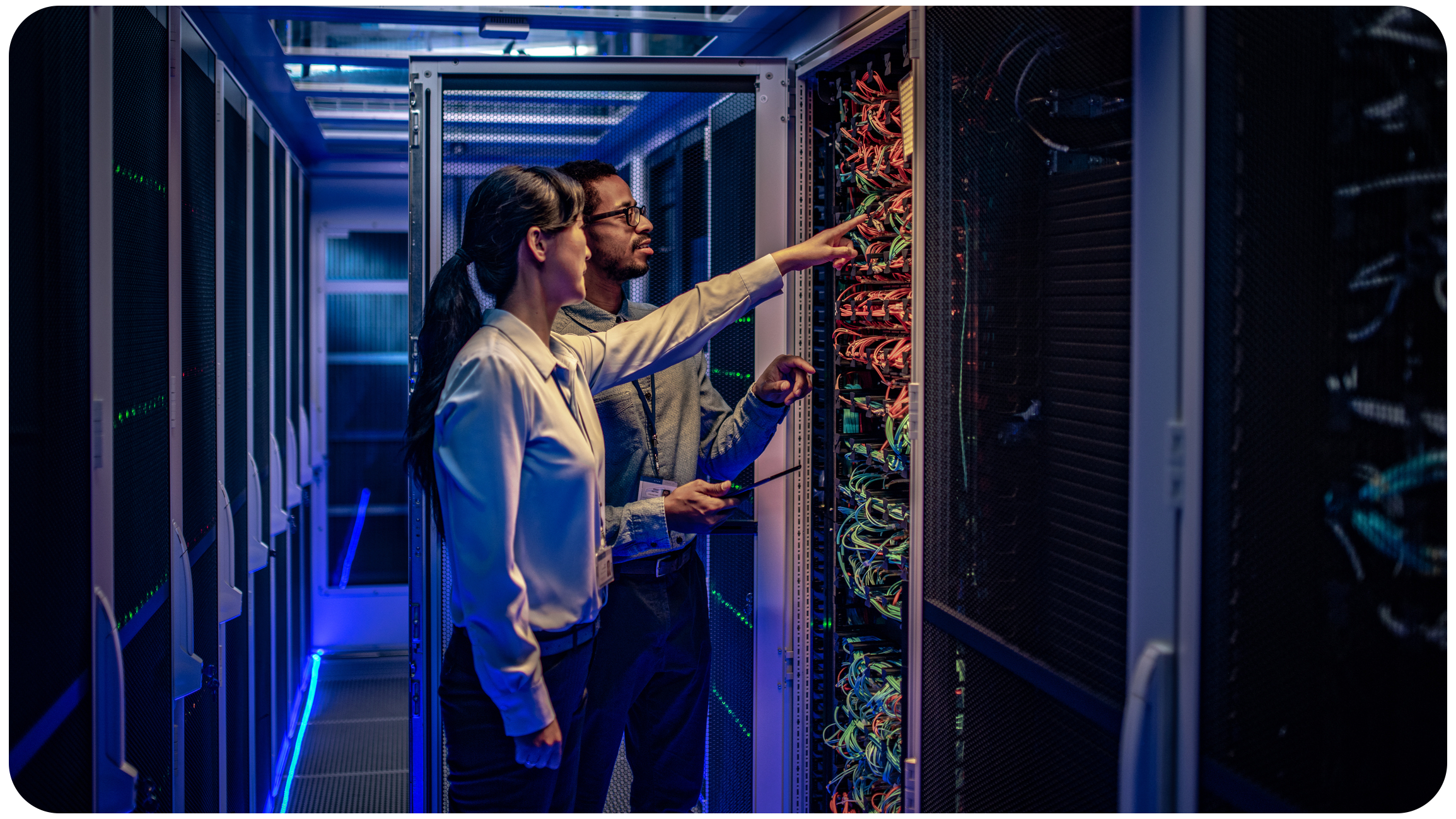 woman-with-laptop-in-data-center-16x9