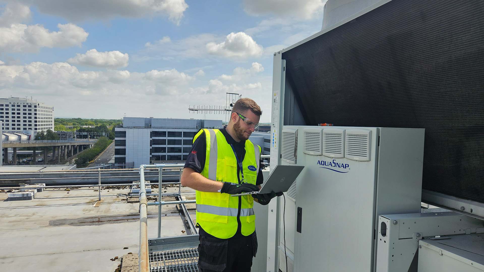 carrier-technician-at-london-gatwick-2