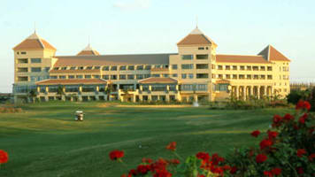 Hilton-Pyramids-Gold-Resort-16x9