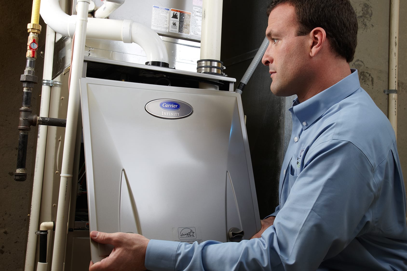 installer-near-furnace-3x2