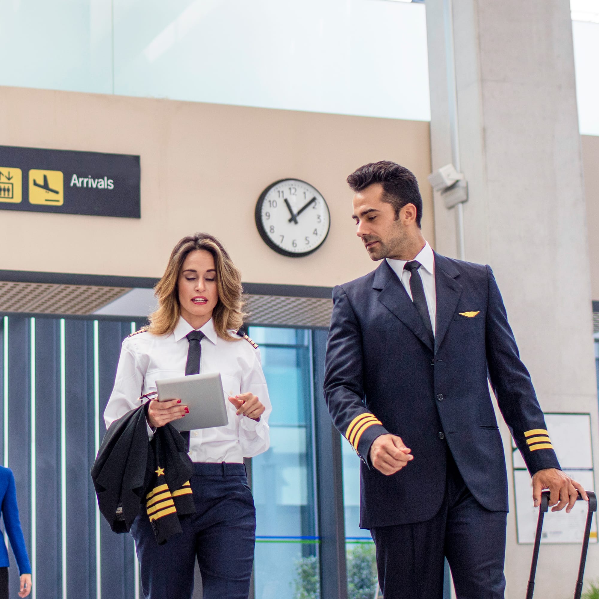 pilots-walking-secure-airport-1x1