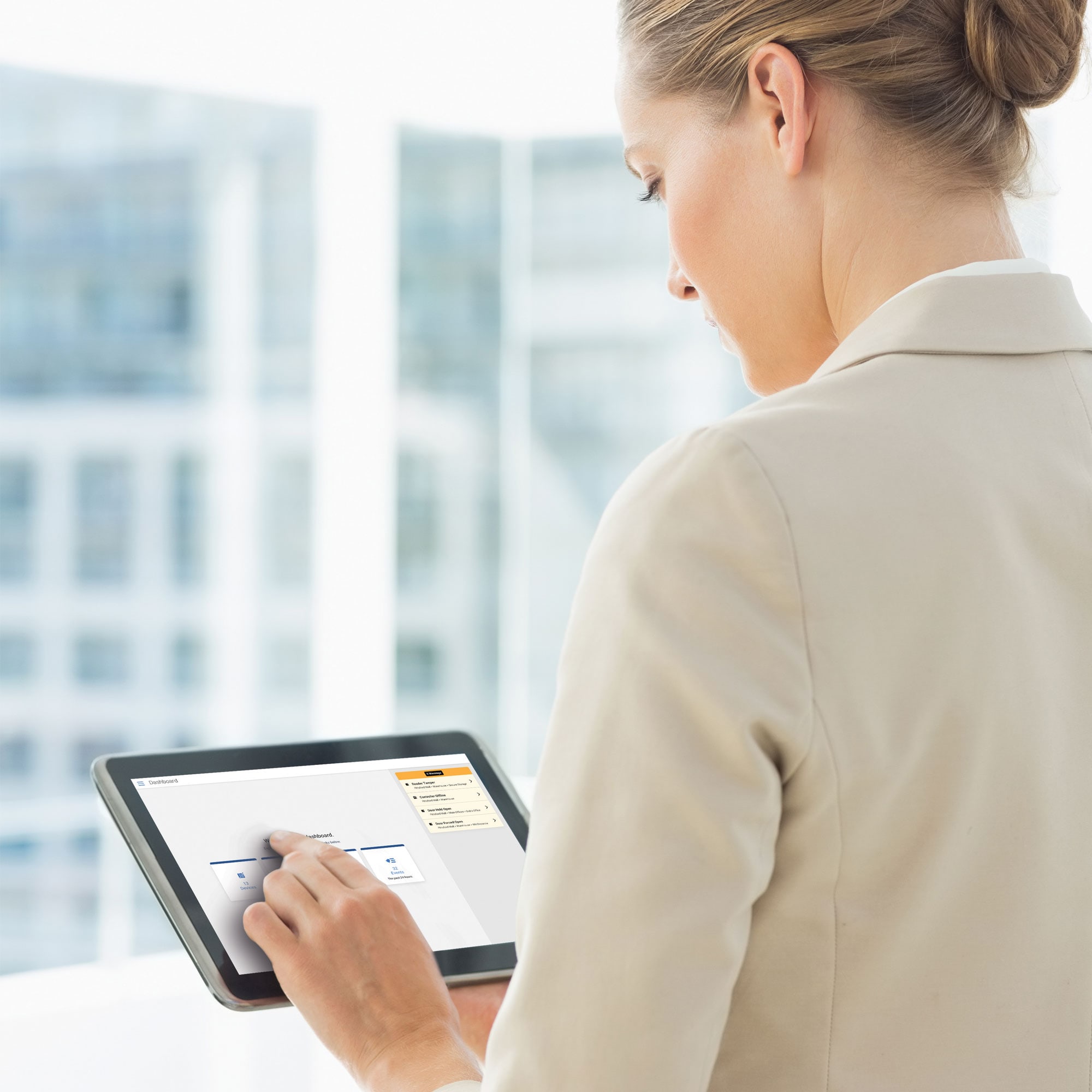 woman-using-tablet-1x1