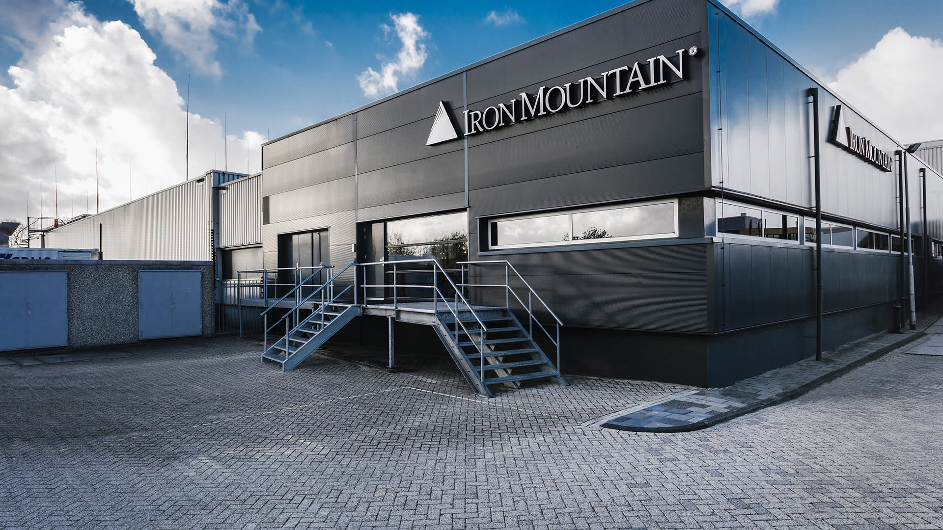 iron-mountain-data-center-exterior