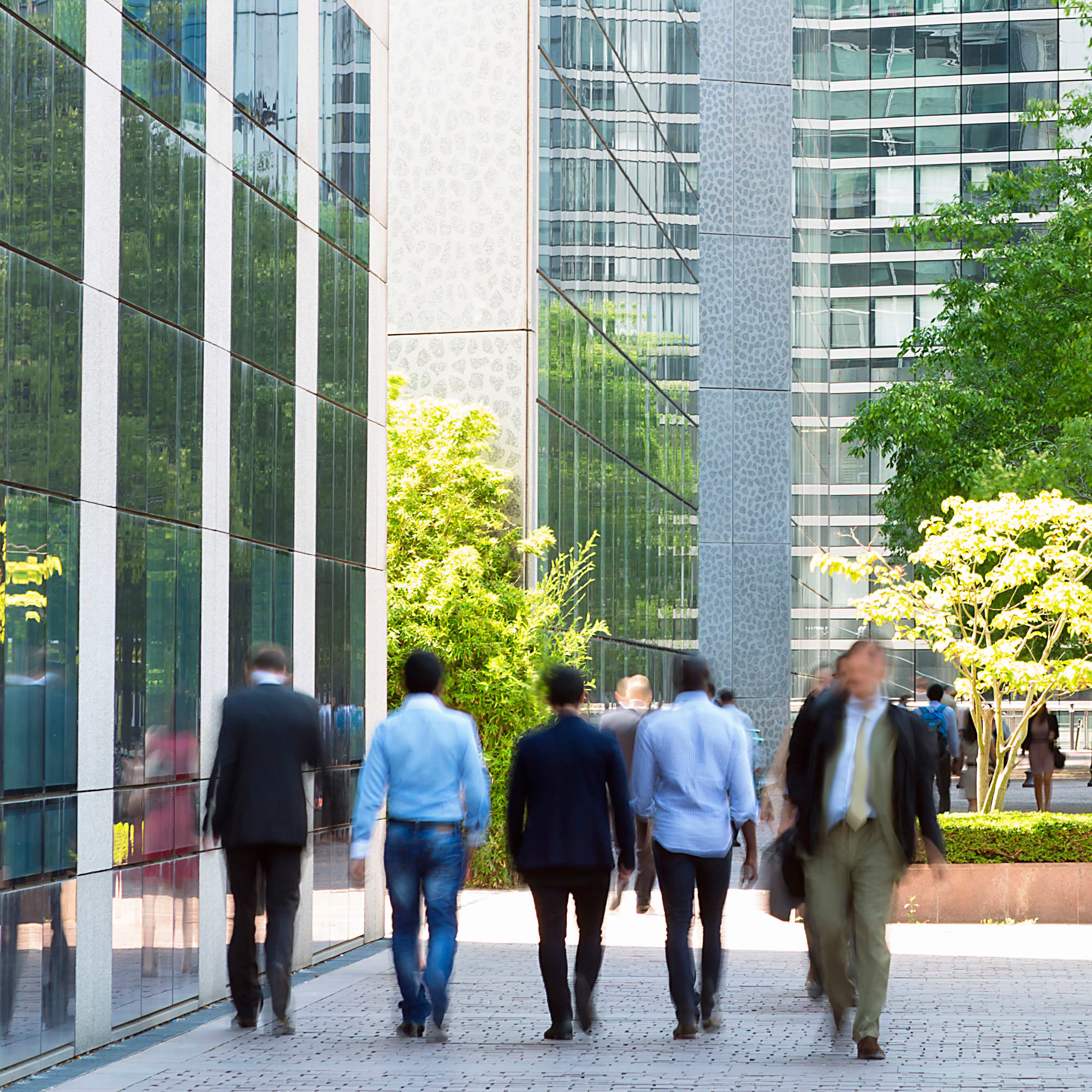people-walking-in-modern-city-1x1
