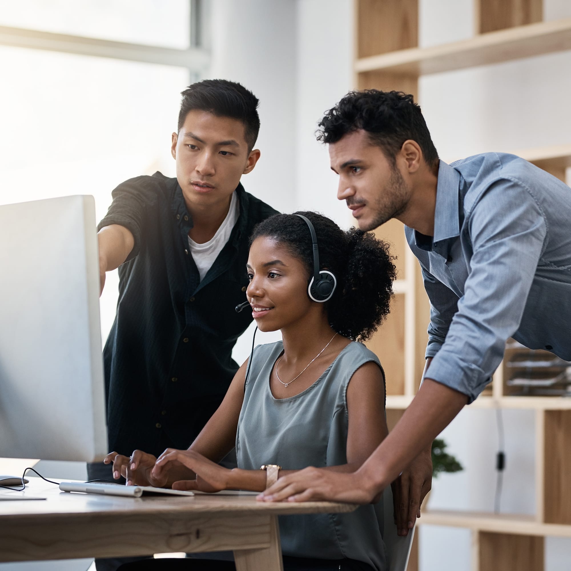 team-working-on-customer-solutions-1x1