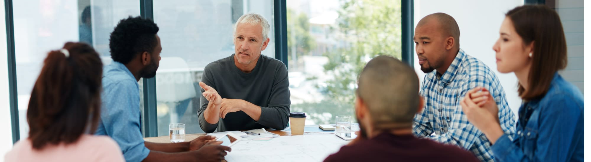 Lenels2-consultants-discussing-project-2000x550