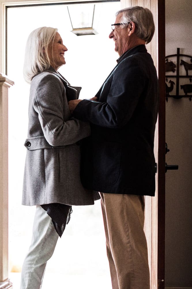 Onity-senior-living-couple-in-doorway-2x3