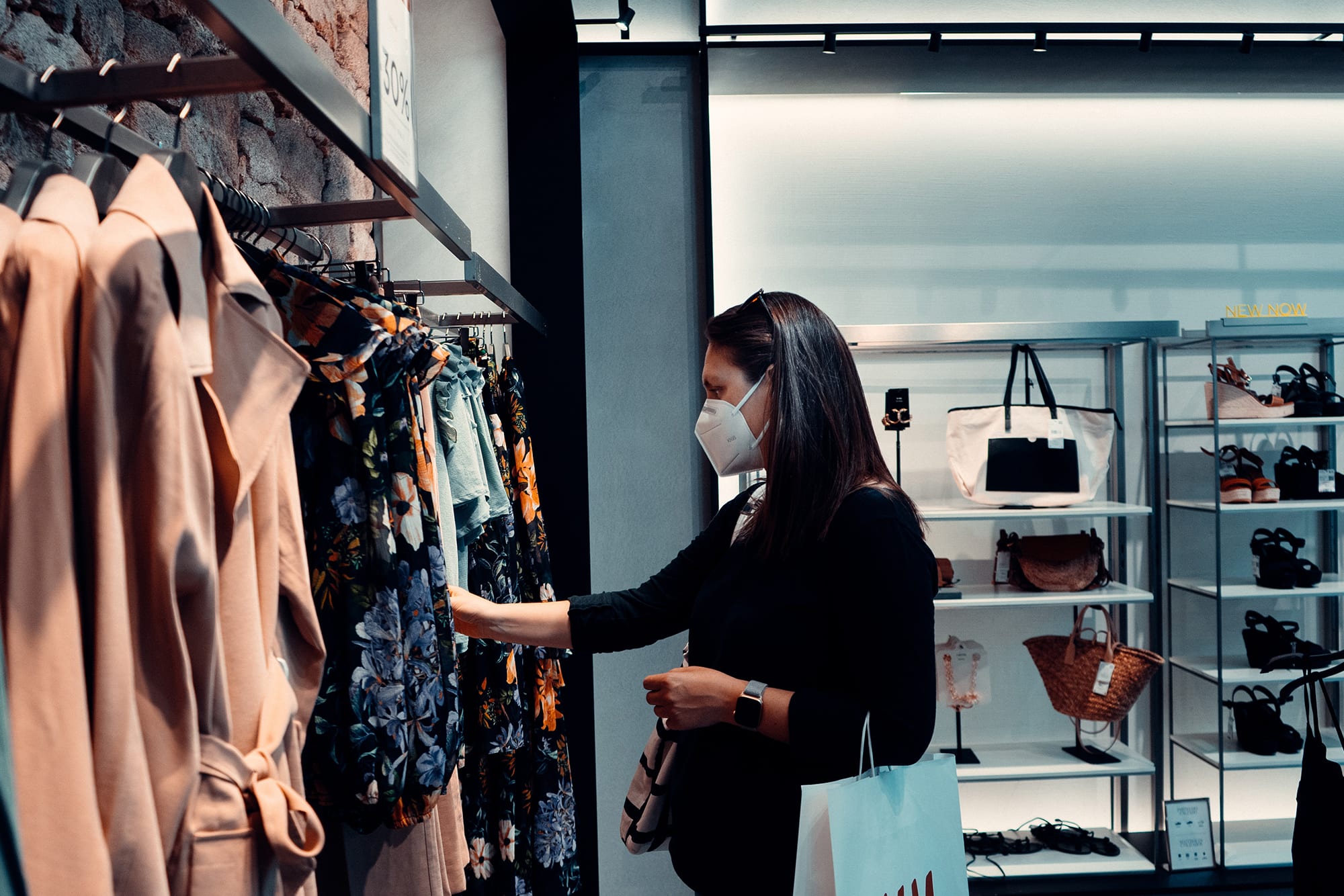 woman-shopping-3x2