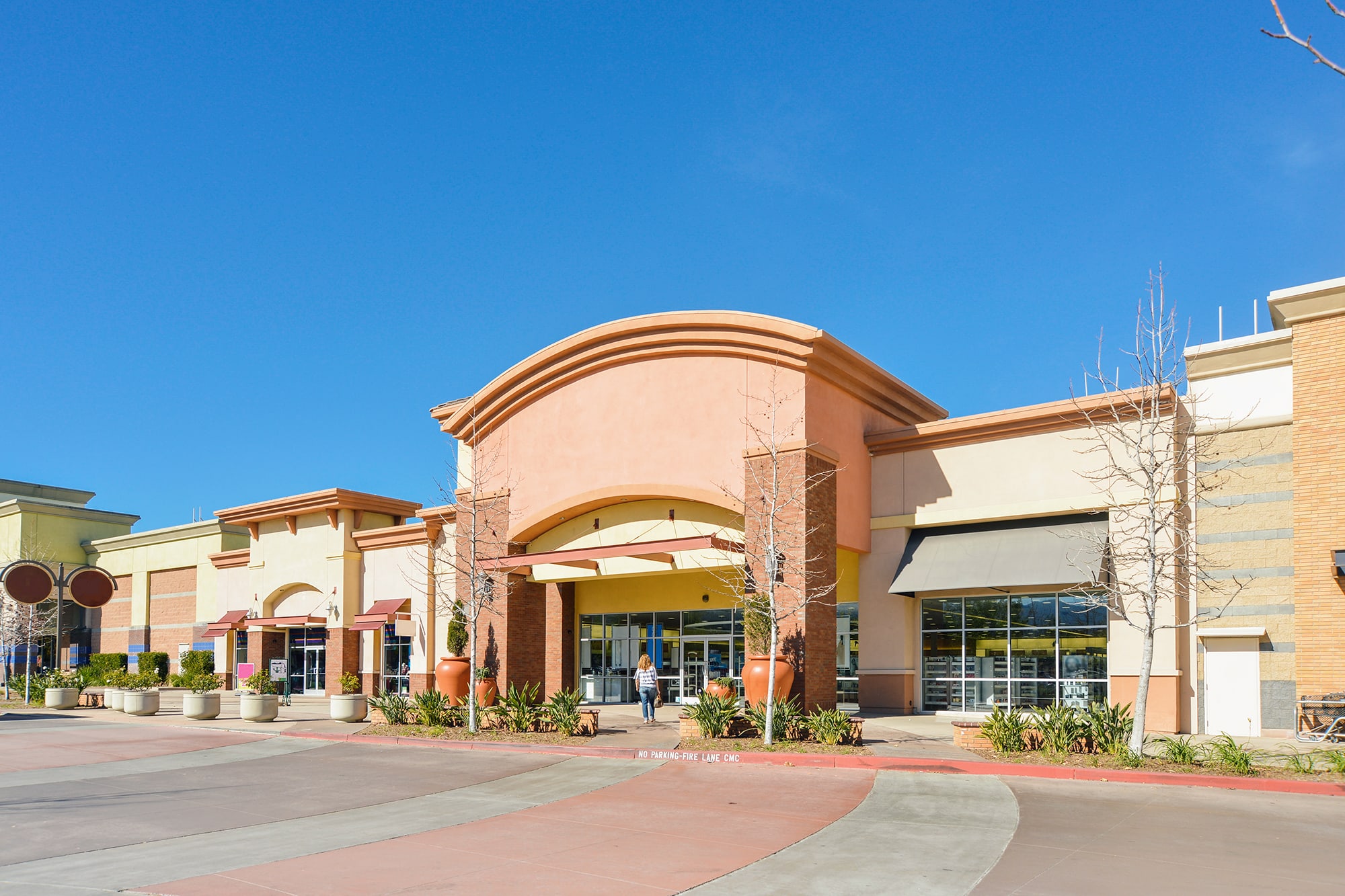 retail-store-exterior-3x2