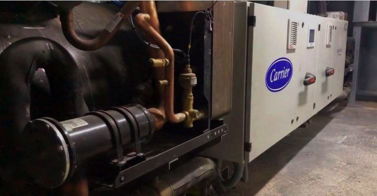carrier-hotel-riu-enfriadora-condensada-por-agua-con-compresor-de-tornillo-1