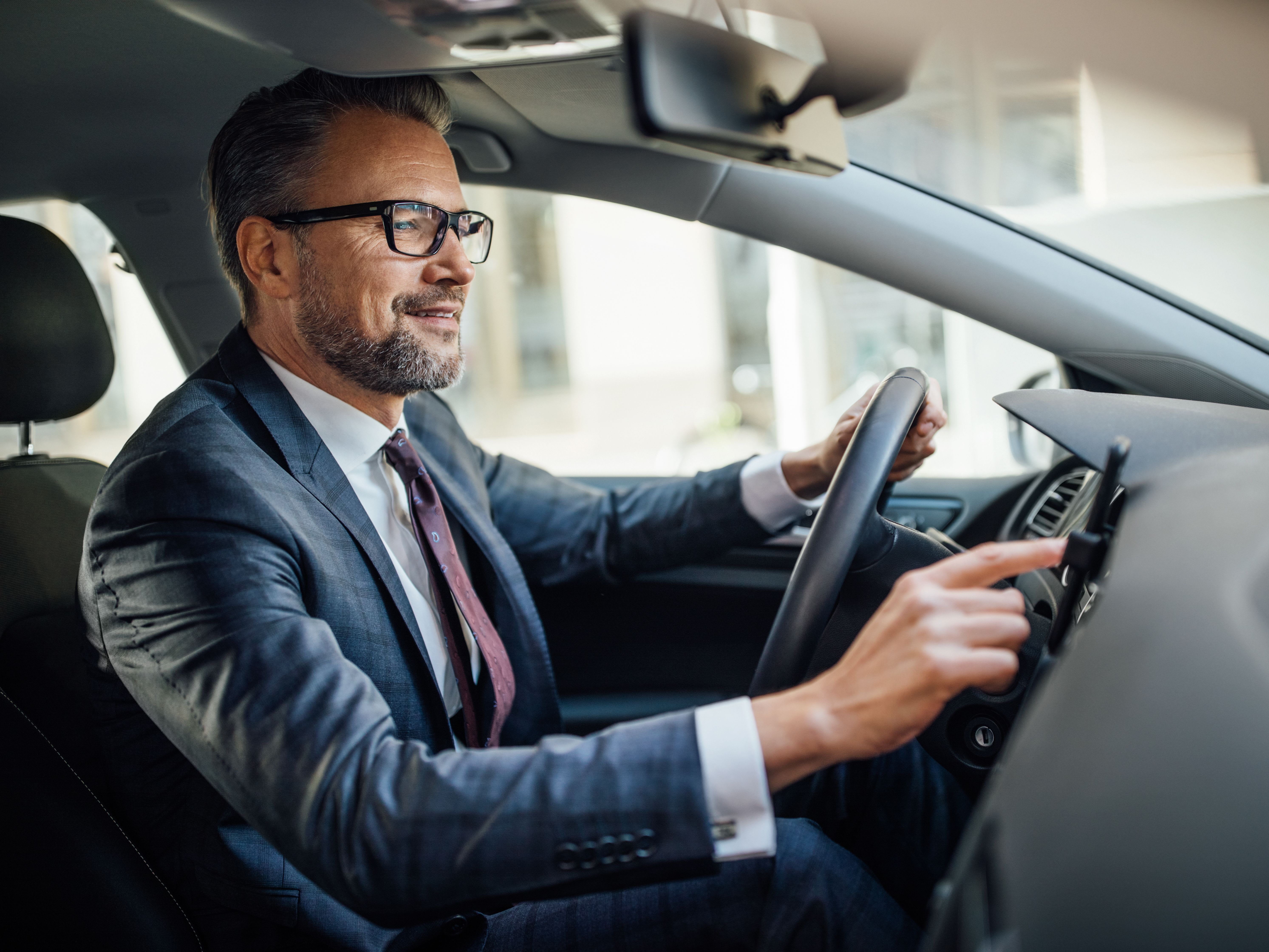man-in-car_127784_4-3
