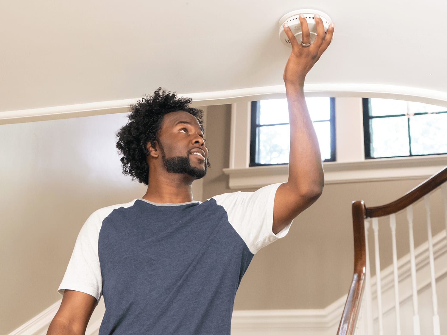 man-installing-alarm-01-2000-opt_4-3