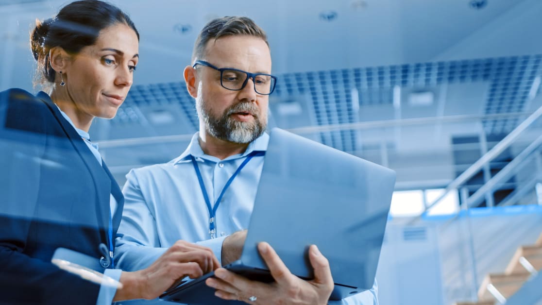 man-woman-looking-at-laptop-16x9