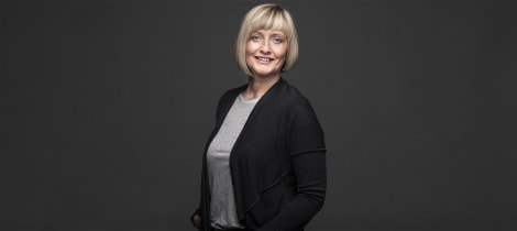 autronica-worker-mature-woman