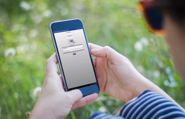carrier-person-looking-at-mobile-phone-screen
