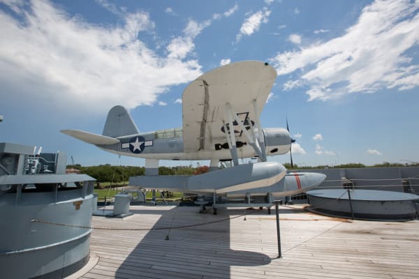 carrier-airplane-on-deck-of-battleship