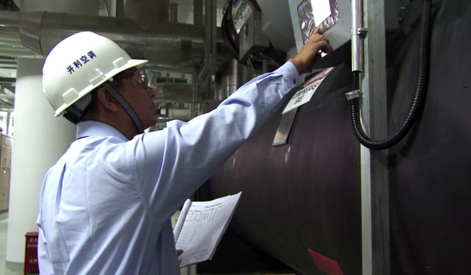 carrier-chiller-technician-B