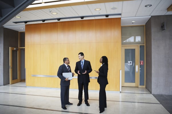 business-professionals-discussing