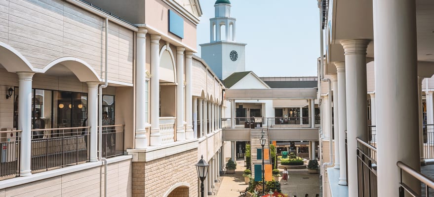 carrier-exterior-of-open-air-shopping-area-sm