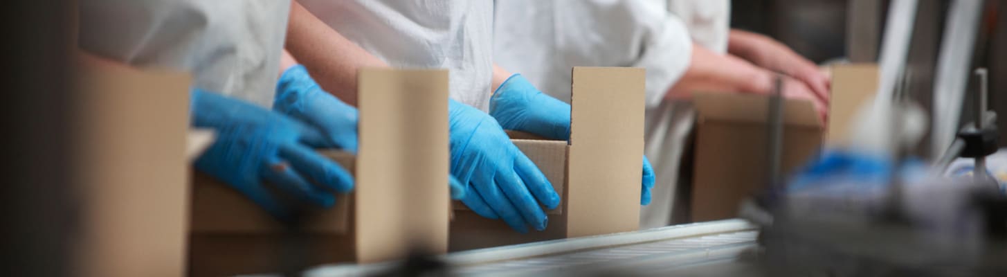 workers-packing-parts_c