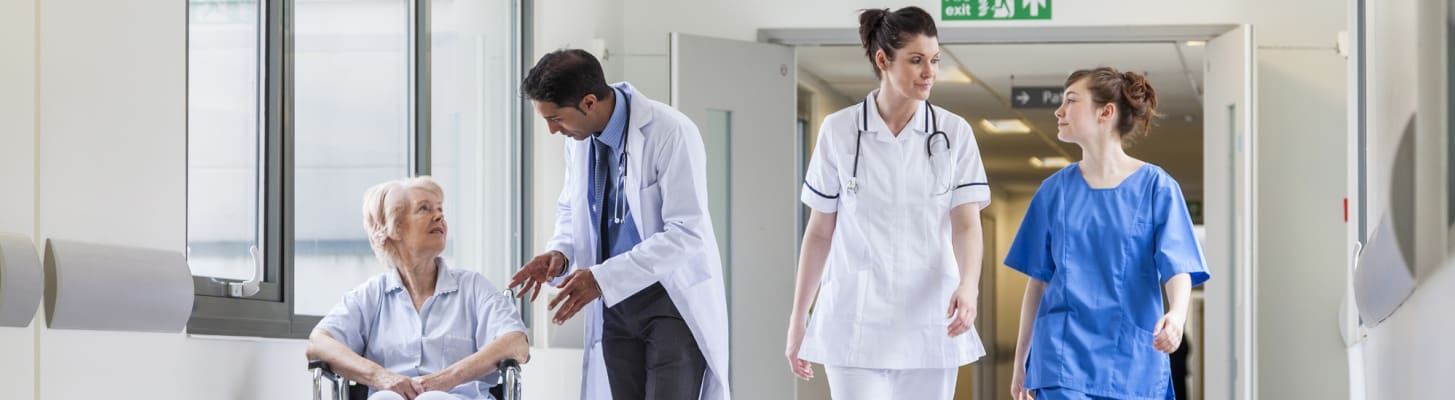 hospital-senior-female-patient-doctor-nurses_h