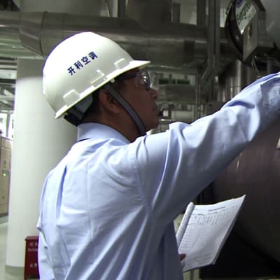 carrier-chiller-technician-B_sq