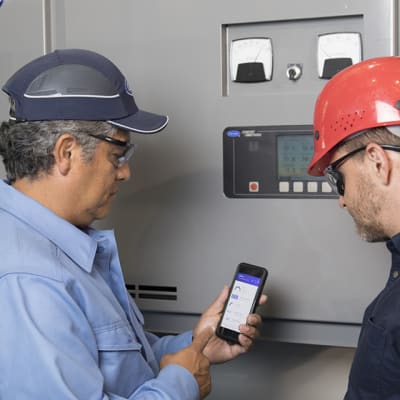 carrier-service-technicians-looking-at-mobile-phone-mobile