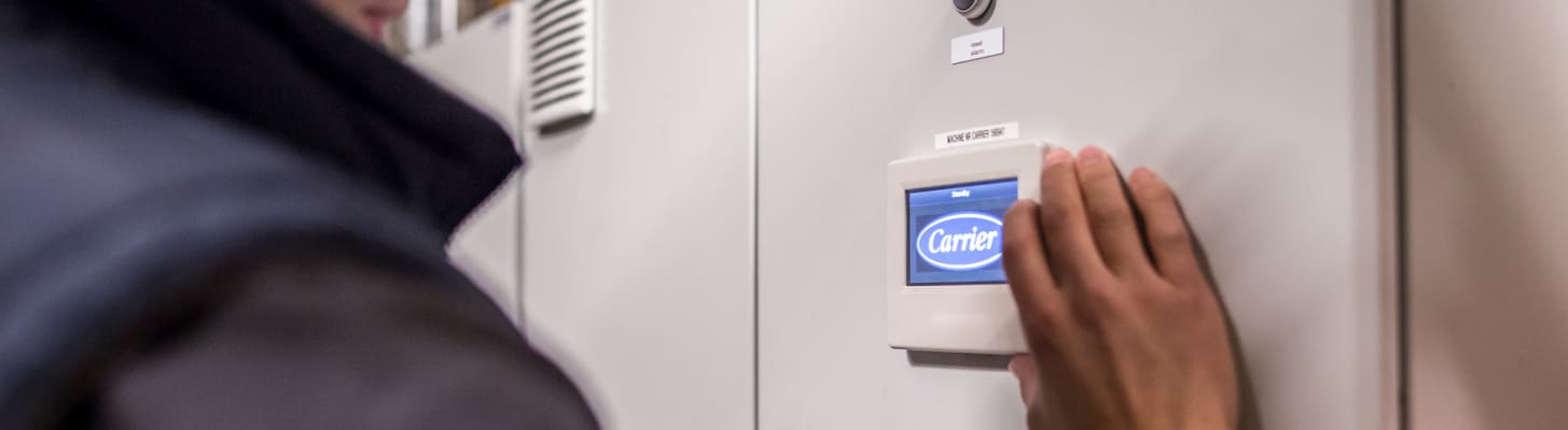 carrier-service-technician-controls-monitoring_c