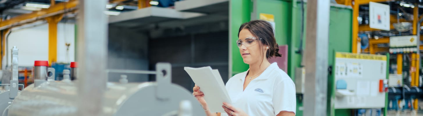 carrier-careers-employee-in-factory_h