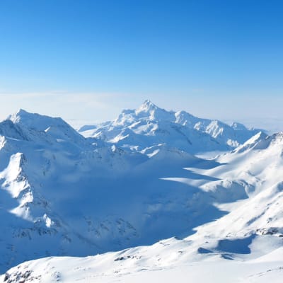 tall-mountains-covered-in-snow_1x1