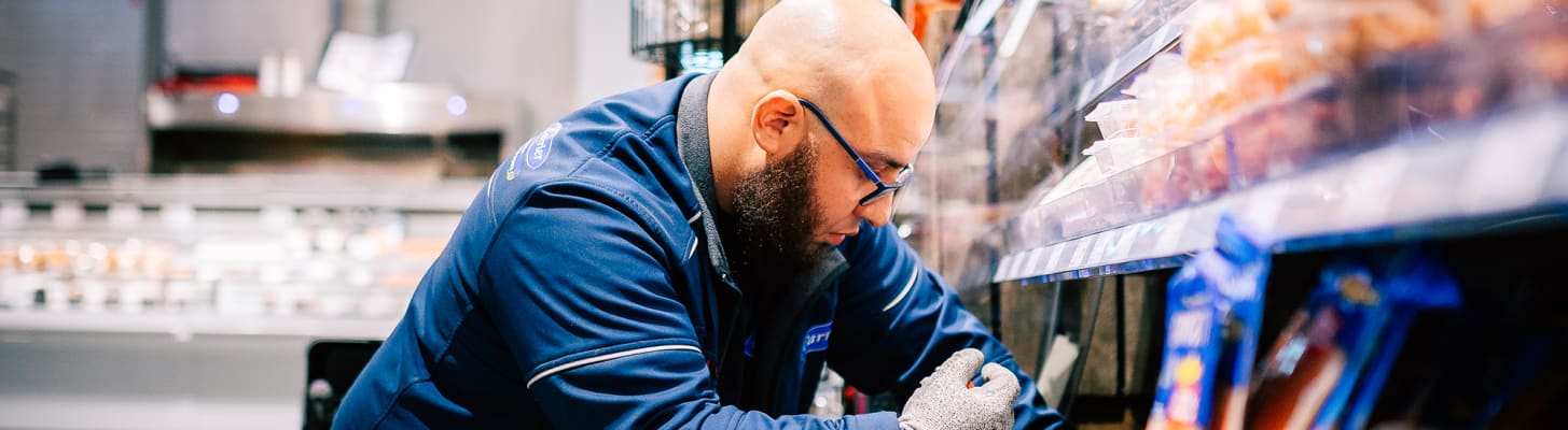 service-technician-cabinet-2000x550