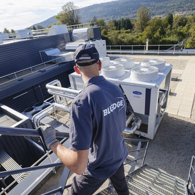 carrier-bluedge-service-technician-on-roof_sq