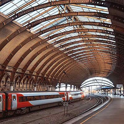 Storage-and-distribution_case-study_Train-depot_UK-square-banner