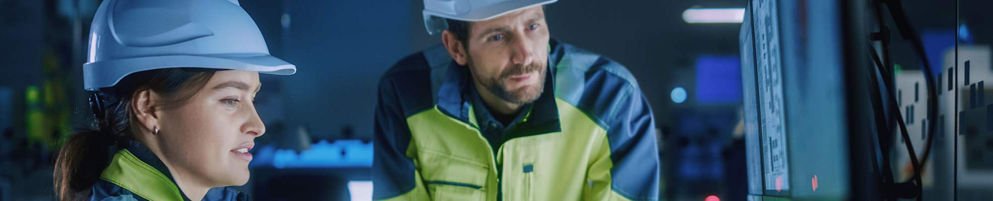 male-female-engineers-looking-at-computer-screen-2000x400