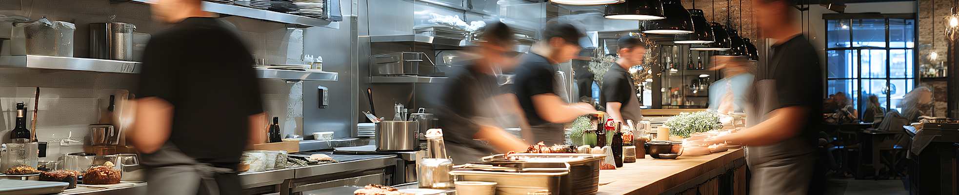 people-working-in-restaurant-2000x400