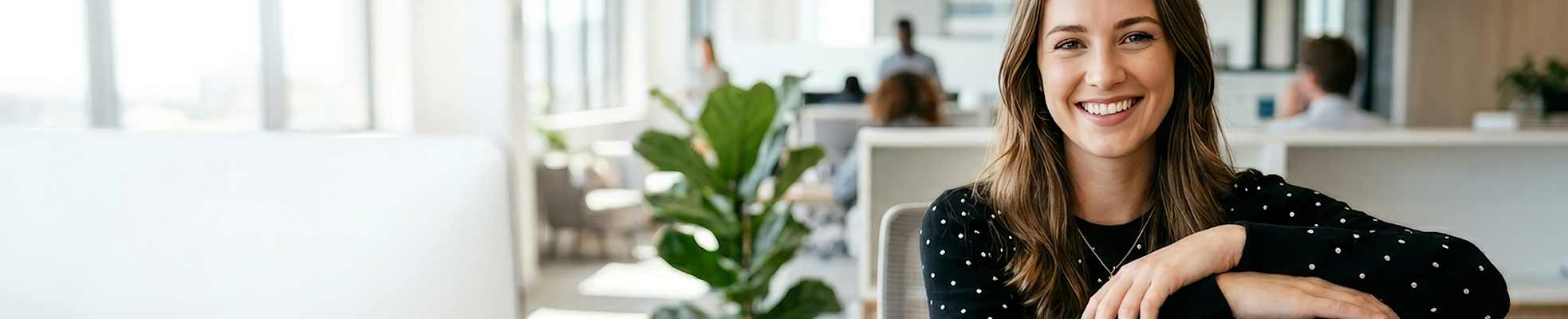 smiling-woman-in-financial-setting-hero