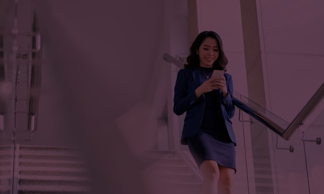 happy-women-using-phone