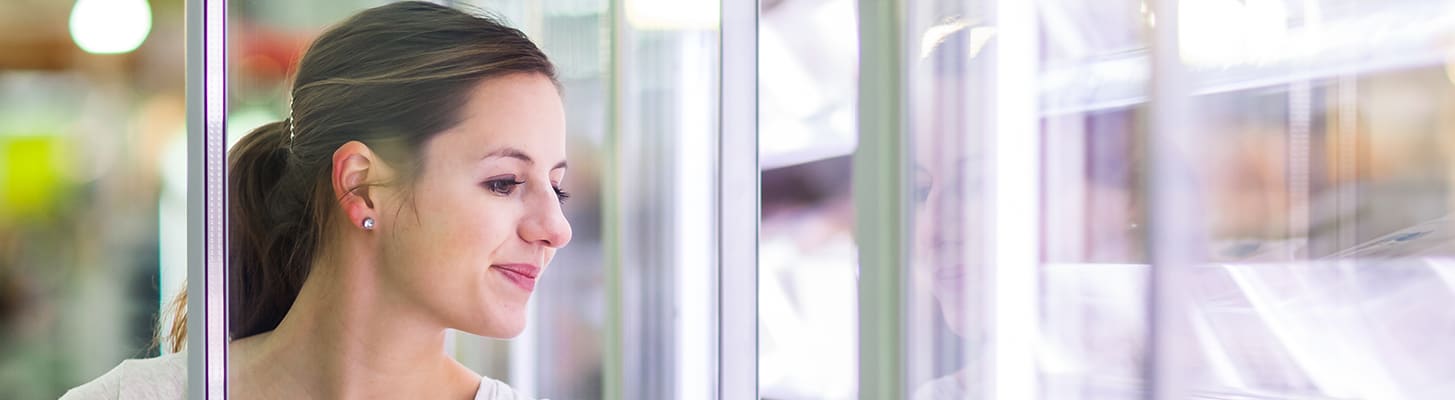 woman-shopping-for-refrigerated-products-D_c